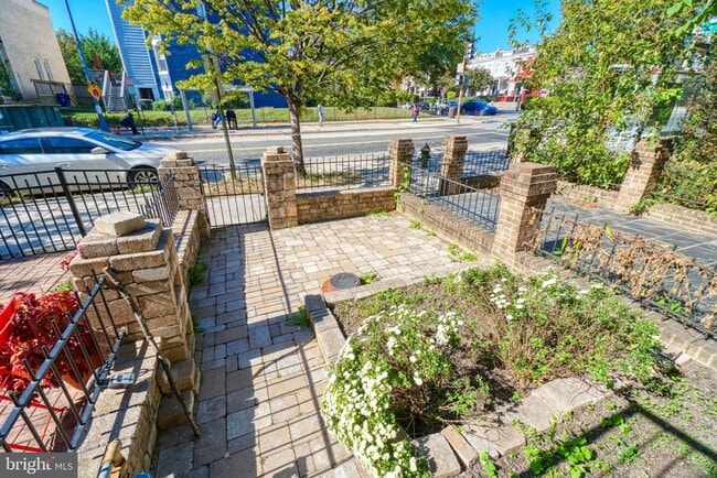 Photo - 935 8th St NE