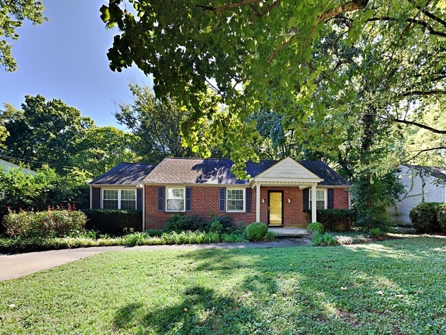 Building Photo - 3 Bedroom in Green Hills