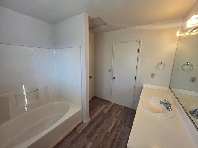 Photo - 2004-2004 E Chelsea Ct Unit 2002 E Chelsea Ct