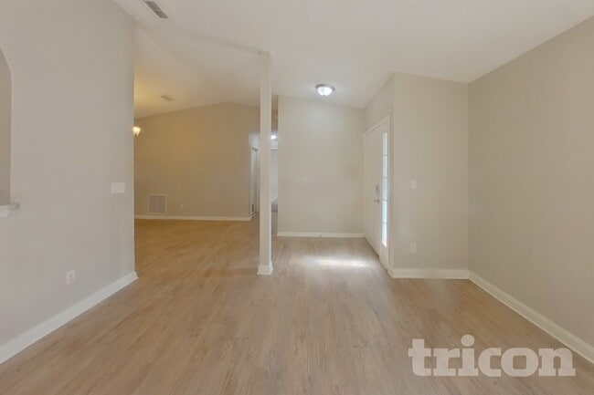 Photo - 10819 Grand Central Pl N