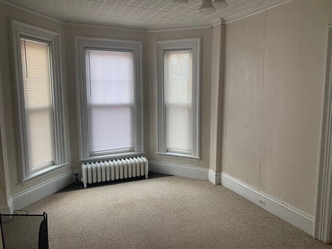 41 Ohio St Unit One bedroom  clean unit