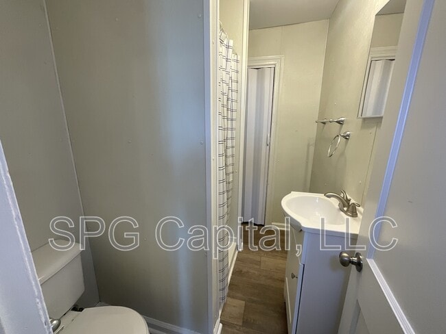 Photo - 7402 Lincoln Way W