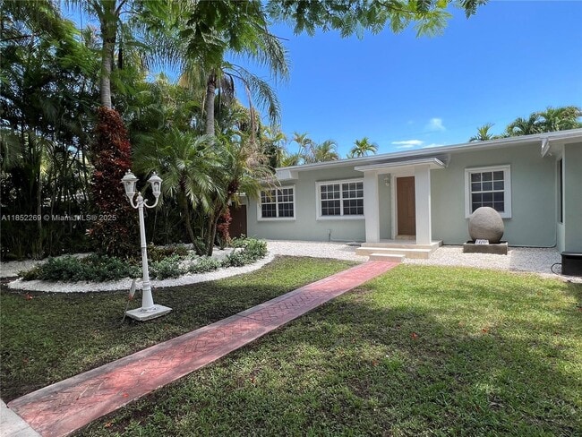 Building Photo - 5940 SW 47th St Rental