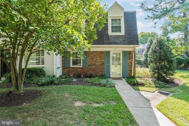 Building Photo - 741 Azalea Dr