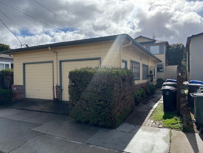 Building Photo - Second St (1186) Unit A