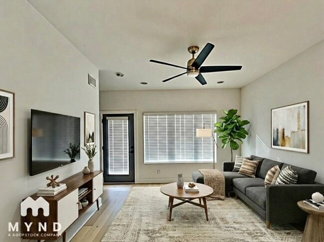 Photo - 1434 Walker Pl SE