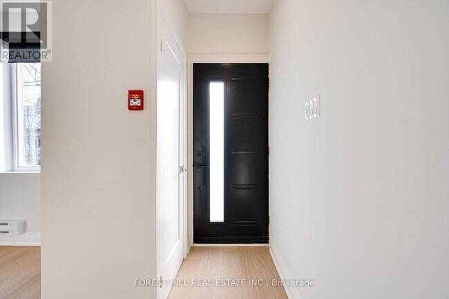 Photo - 160 Tyrrel Ave