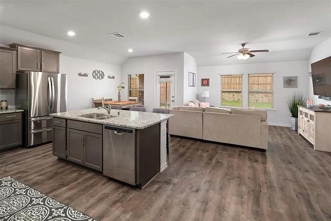 Photo - 604 Saddle Club Way