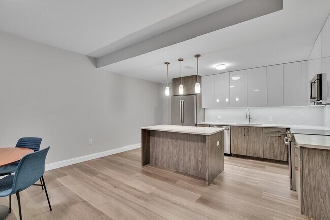 Photo - 771 Harrison Ave Unidad #305-