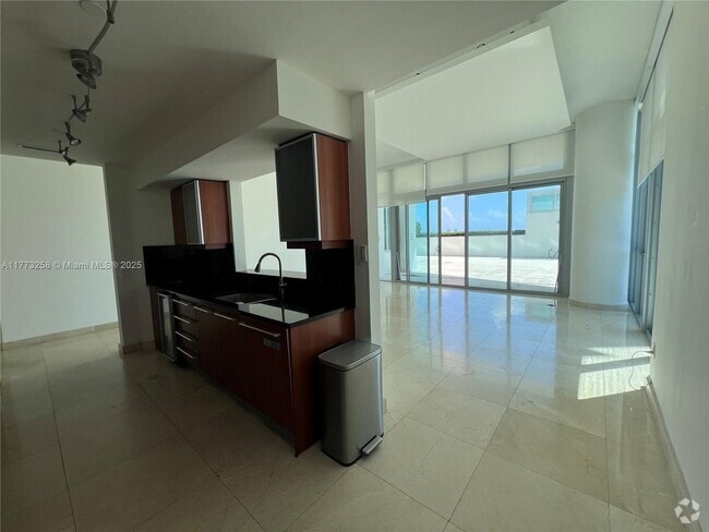 Building Photo - 1331 Brickell Bay Dr Unit 711 Rental
