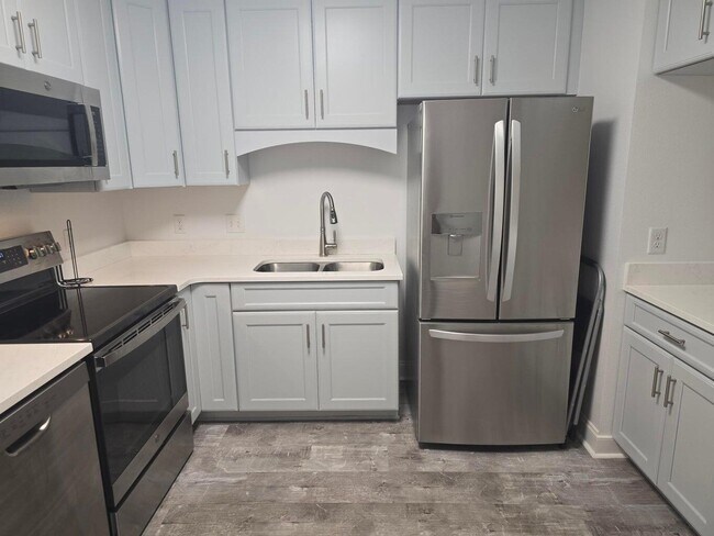 315 Bream Ave Unit 207