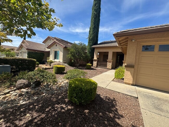 Photo - 1033 Halidon Way