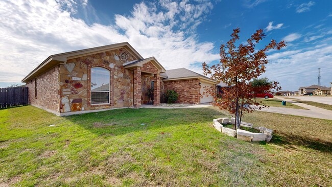 Building Photo - 2 WEEKS FREE RENT + $1,895 ONE STORY 4 BEDROOM WITH 3 FULL BATHS