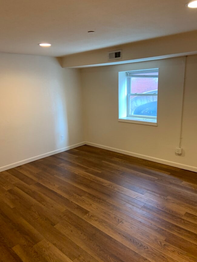 Photo - 211 Willey St