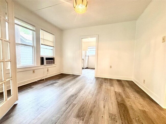 Photo - 1203 Leona St