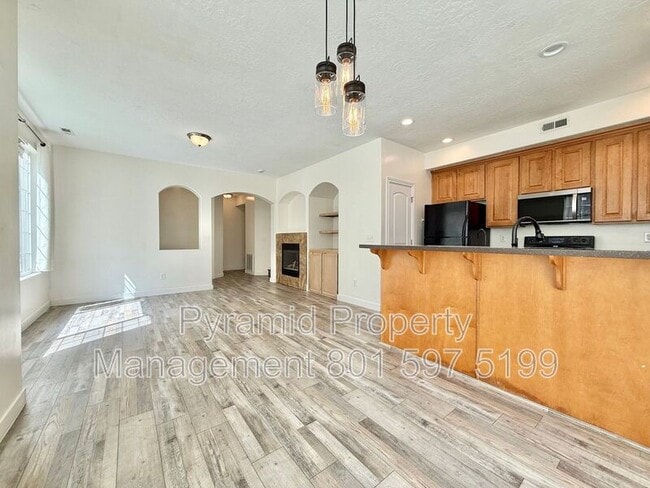 Photo - 6935 Traveler Ln