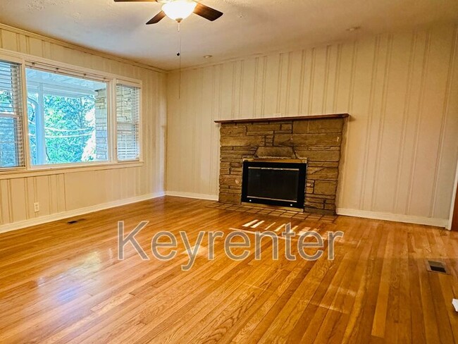 Photo - 1614 Shirley Way