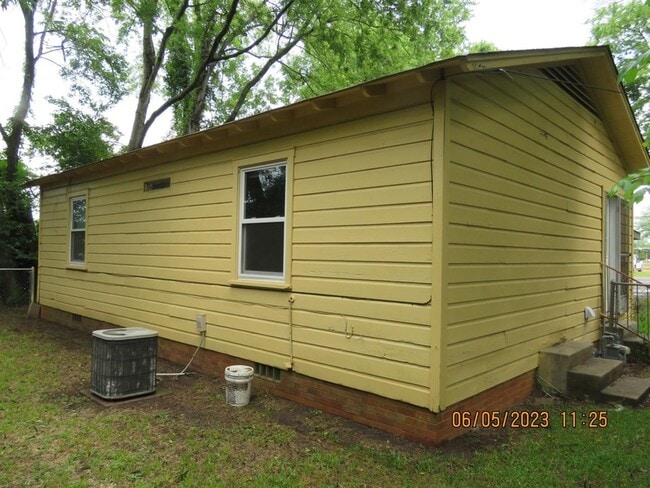 Photo - 203 S Ave A