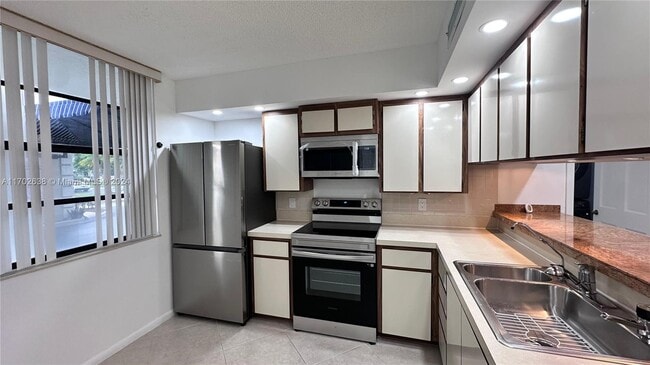 Photo - 1703 Whitehall Dr Unit 104