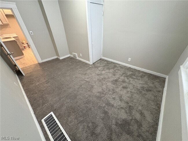 Photo - 1924 E 123rd St Unidad Front Down