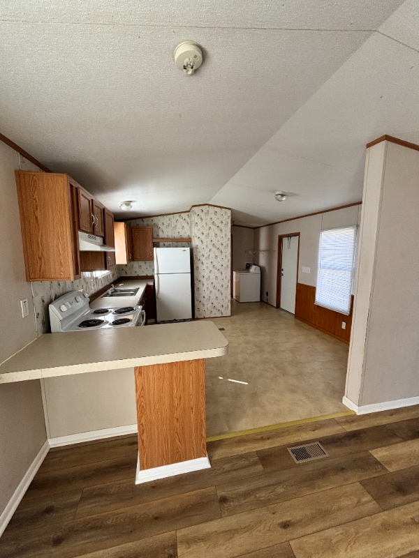 Photo - 110 Leblanc St