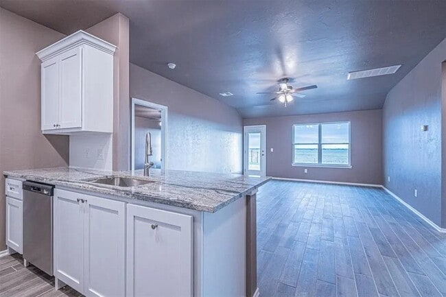 Photo - 1524 Highland Loop