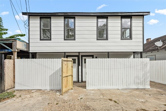 Photo - 3229 Holman St Unit 4