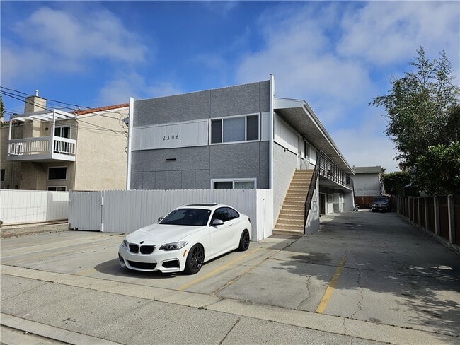 Building Photo - 2306 Vanderbilt Ln Unit 3 Rental