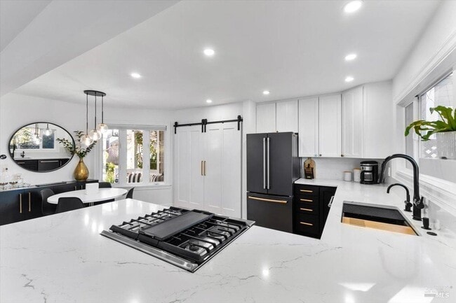 Photo - 1337 Creekside Ct