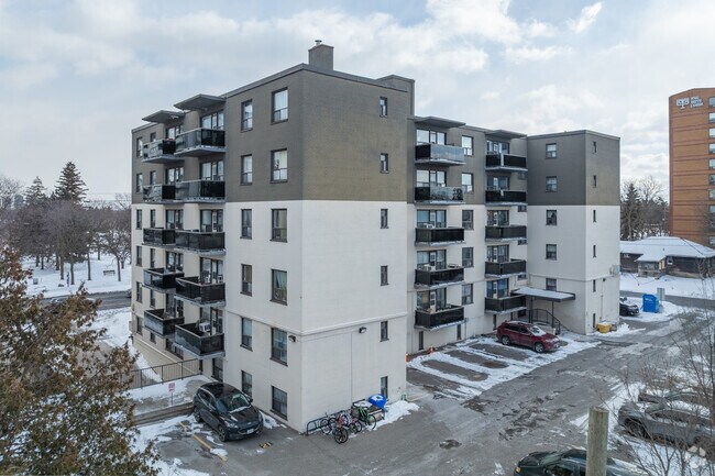 4340 Bathurst Street