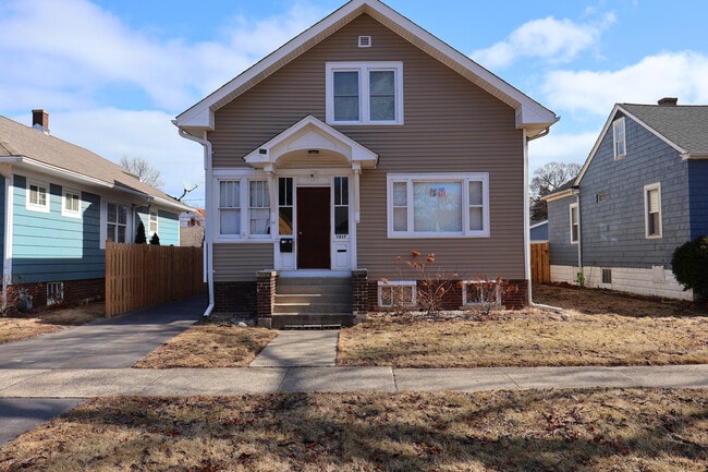 Building Photo - 1617 Jackson St Unit 2