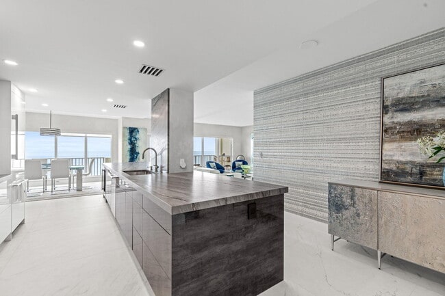 Photo - 4301 N Ocean Blvd Unidad 1706