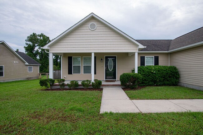 Photo - 202 Cottage Ln