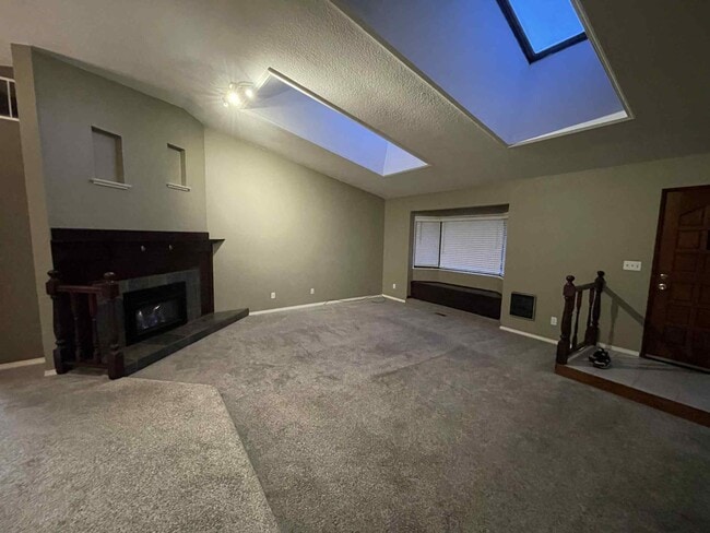 Building Photo - 10536 SW 43rd Ave