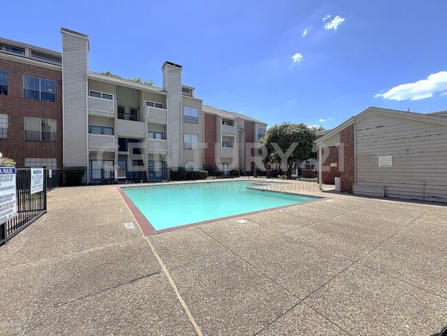 Building Photo - Ground-Level 1/1 Open Condo in Dallas! Unit 171