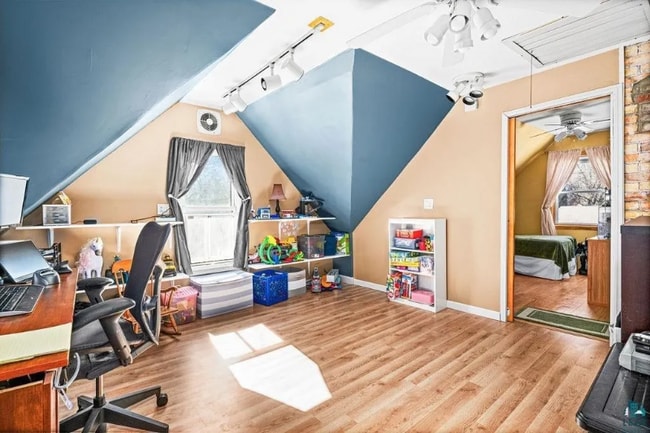 Photo - 711 E 8th St