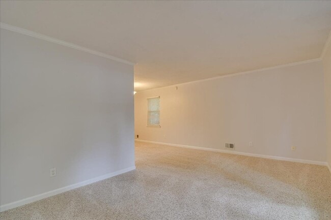 Photo - 303 Meadowlake Dr