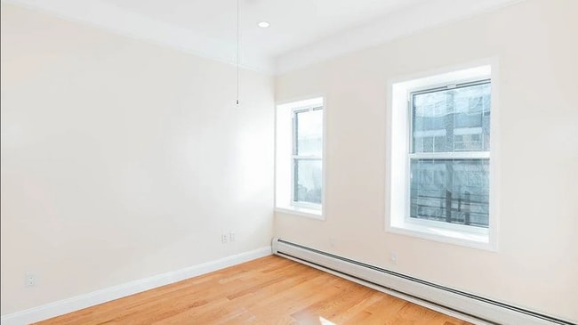 281 20th St Unit 2