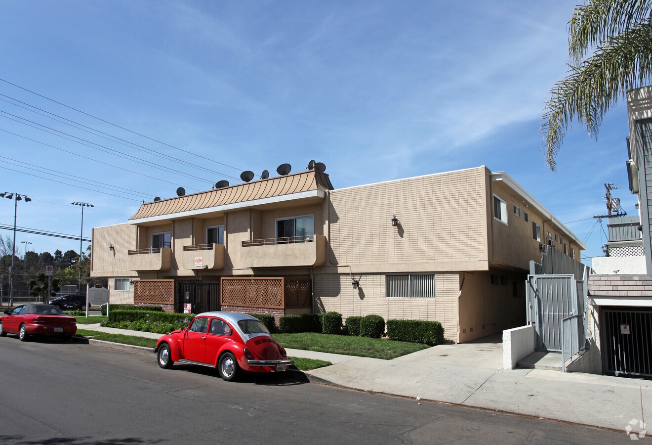 Photo - 1755 Granville Ave