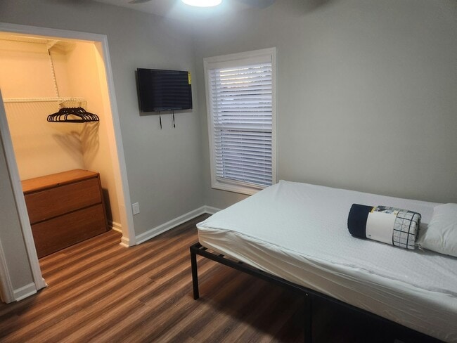 Photo - 2626 Lasalle St