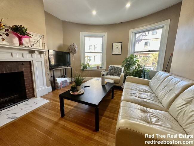 Building Photo - 8 Saint Lukes Rd Unit 1