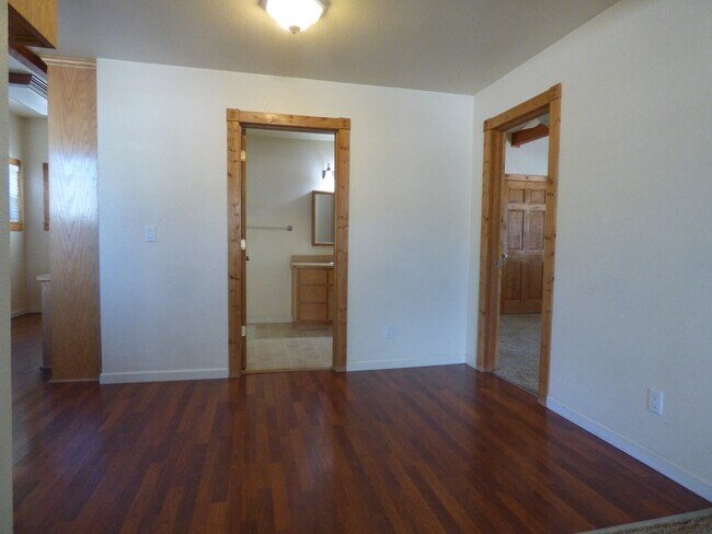 Photo - 325 N Spring St