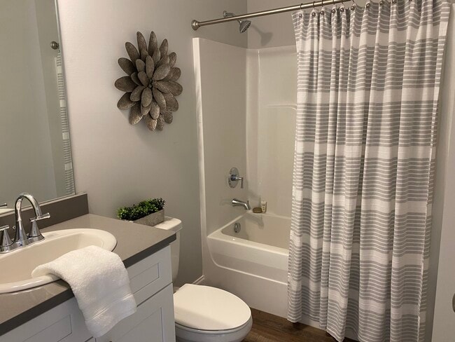 Photo - Creekside Apartments