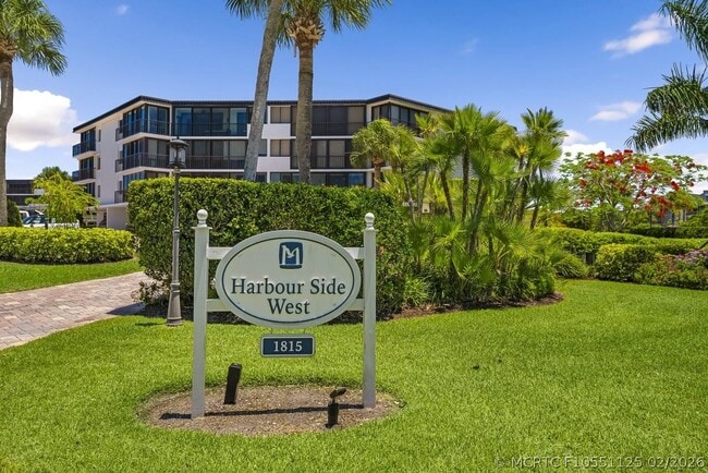 1815 Mooringline Dr Unit 2e