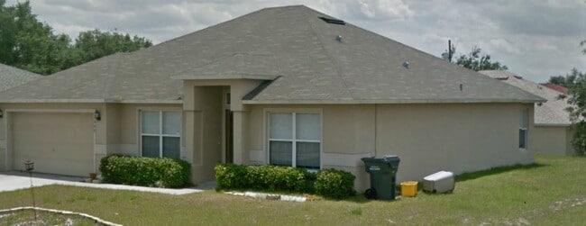 Building Photo - 3-Bedroom, 2-Bathroom Home in Kissimmee **...