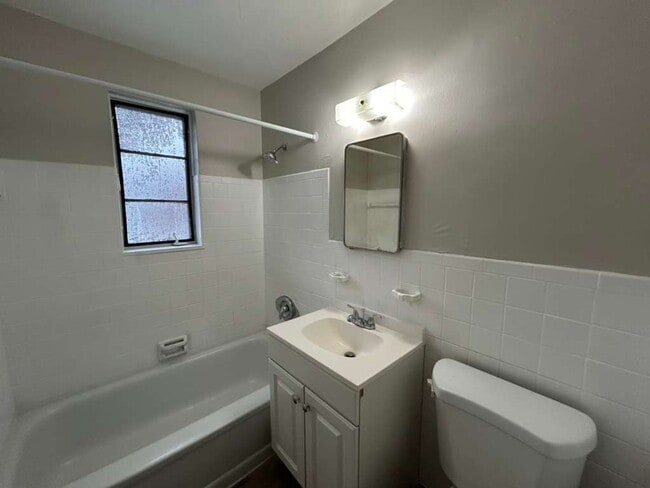 Photo - 19181 Lakeshore Blvd Unit 1