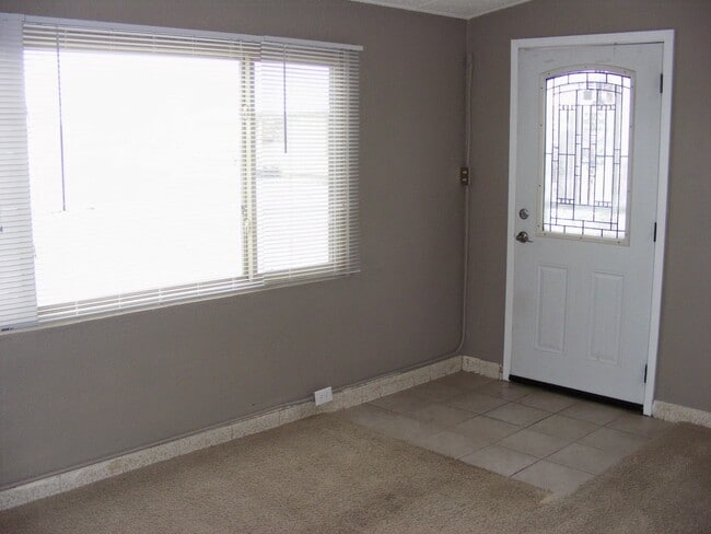 Building Photo - 111 N Park St Unit A Rental