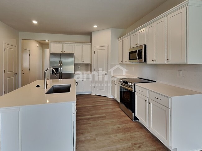 Photo - 9175 Henley Ave