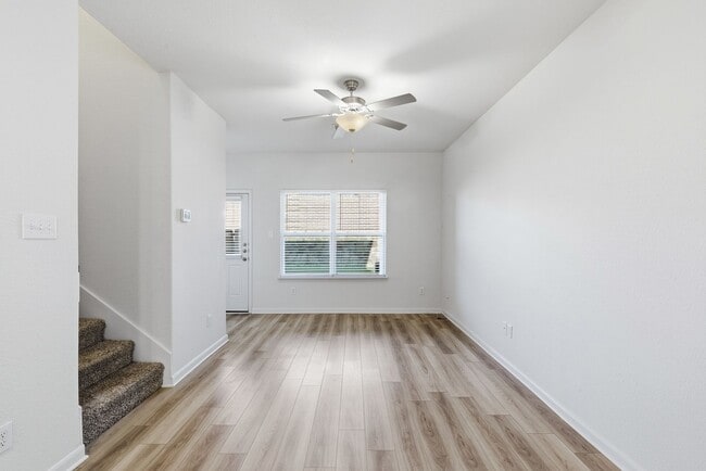 Photo - 402 Marsh Ln