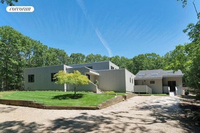 Photo - 1705 Noyack Rd